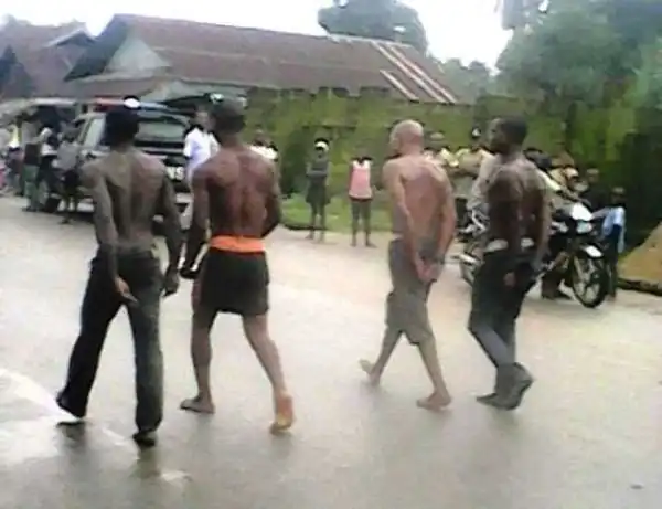 Photo: Army parade four notorious criminals terrorizing Bakassi Local Government Area
